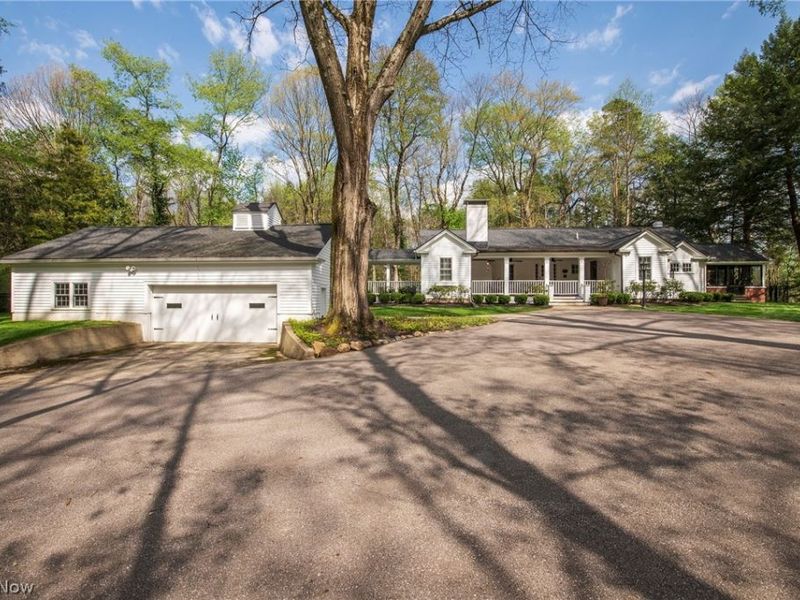 7430 Foxboro Road, Gates Mills, OH 44040 Photo 3