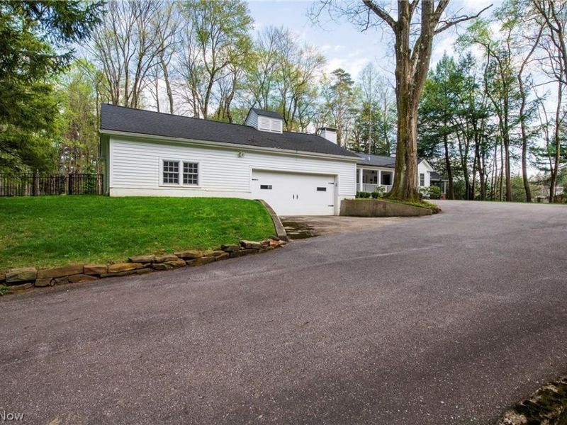 7430 Foxboro Road, Gates Mills, OH 44040 Photo 4