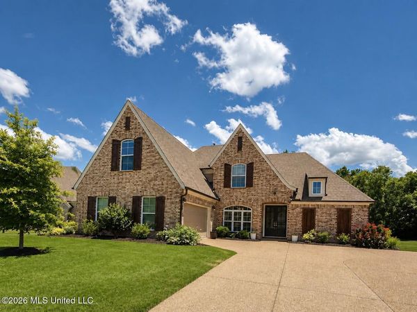 7337 E Hawks Crossing Drive, Olive Branch, MS 38654
