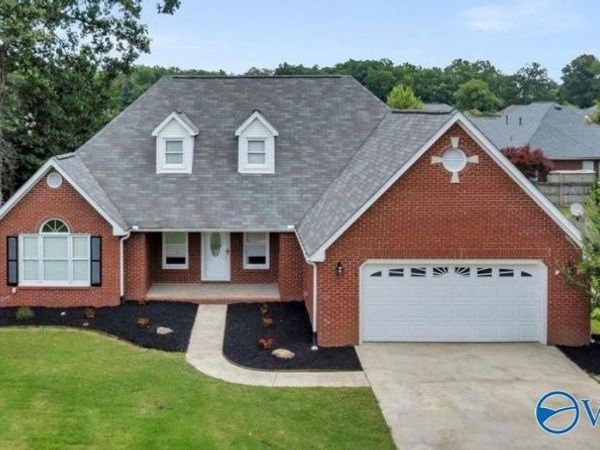 2722 King Arthur Court SW, Decatur, AL 35603