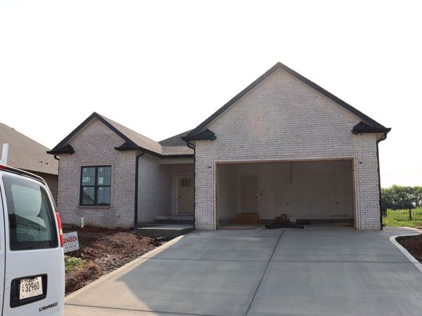221 Harvest Moon Dr, Clarksville, TN 37043