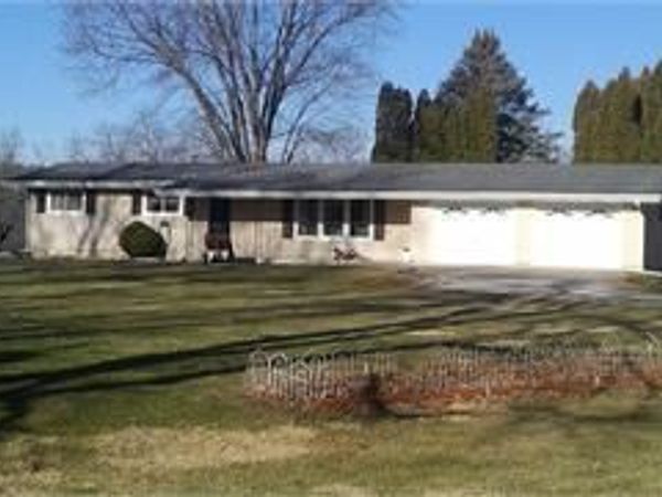 110 VALLEY HEIGHTS, Blue Grass, IA 52726