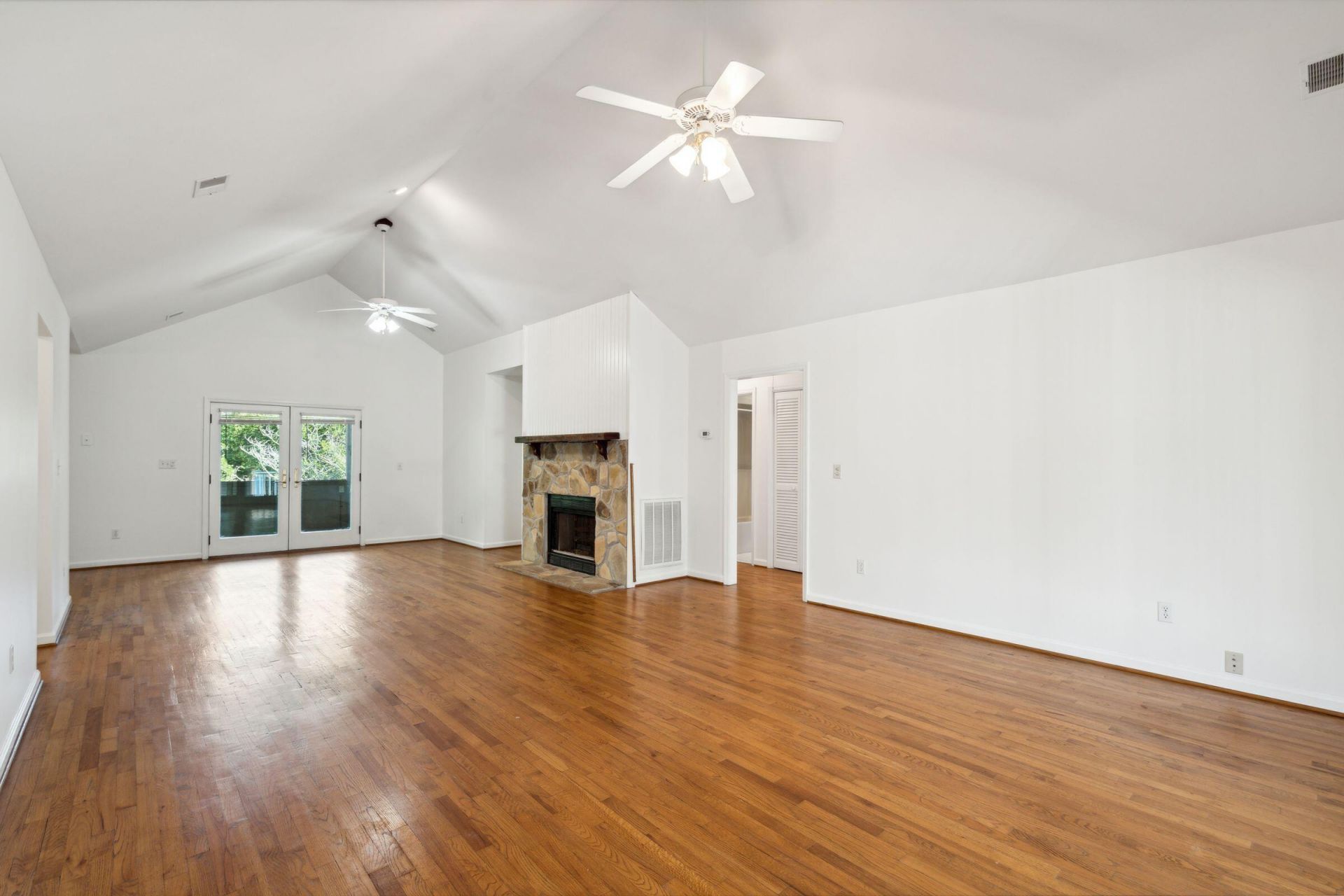 2250 Atlantic Avenue Photo 5