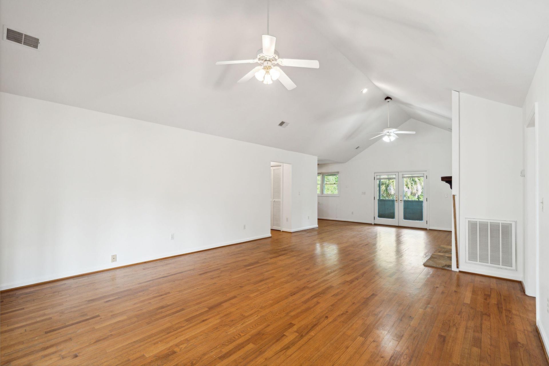 2250 Atlantic Avenue Photo 6