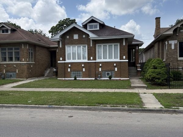 7606 S Paxton Avenue , Chicago, IL 60649