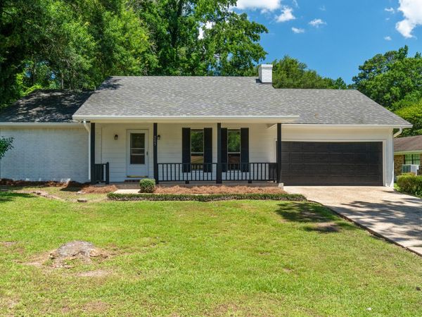 205 Sunset Dr., Petal, MS 39465