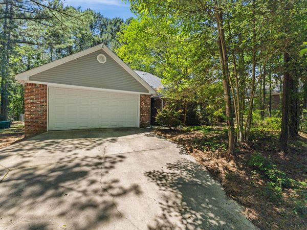 28 Bedford Forrest Ln., Hattiesburg, MS 39401