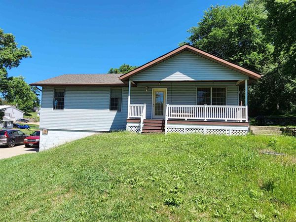 17280 Gardners Lane, Dubuque, IA 52001