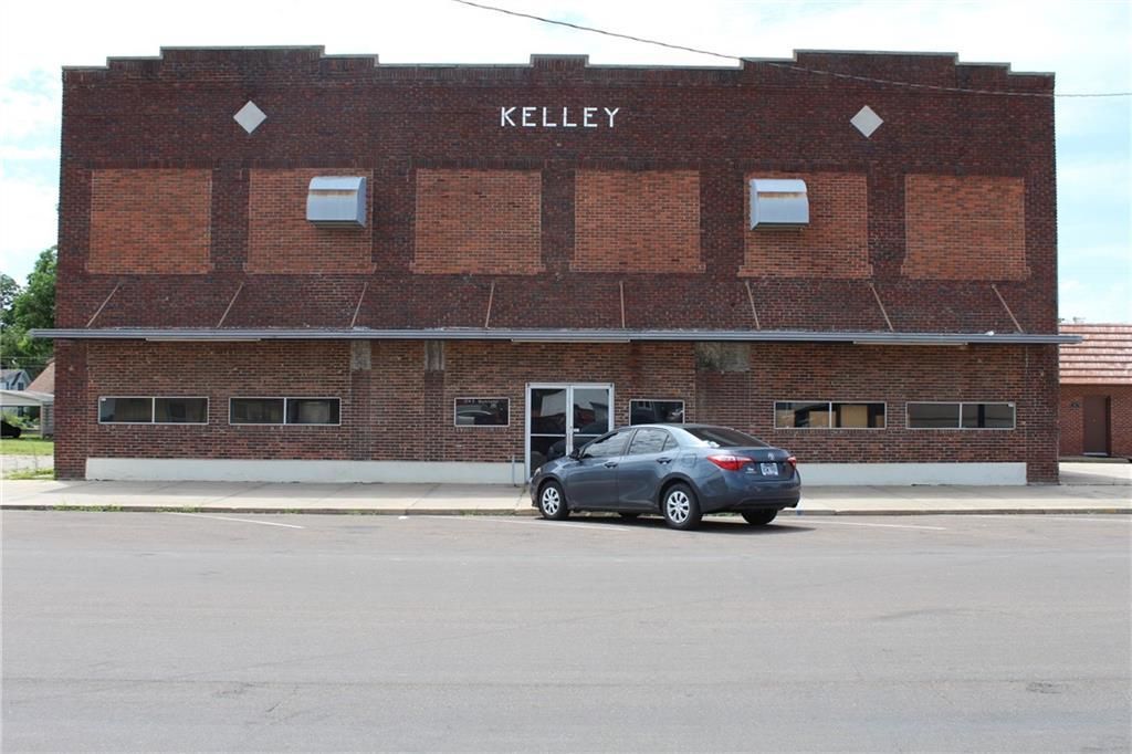 214 S Washington Avenue, Iola, KS 66749 Main Photo