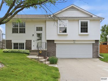 17615 Olive Street, Omaha, NE 68136