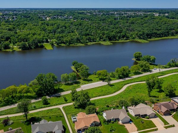 2730 E Leach Avenue, Des Moines, IA 50320