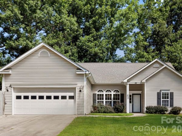 8011 Maxwelton Drive, Huntersville, NC 28078