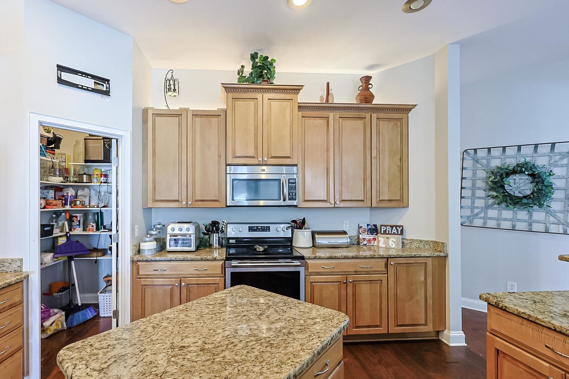 2090 Deerfield Ave.  Photo 10