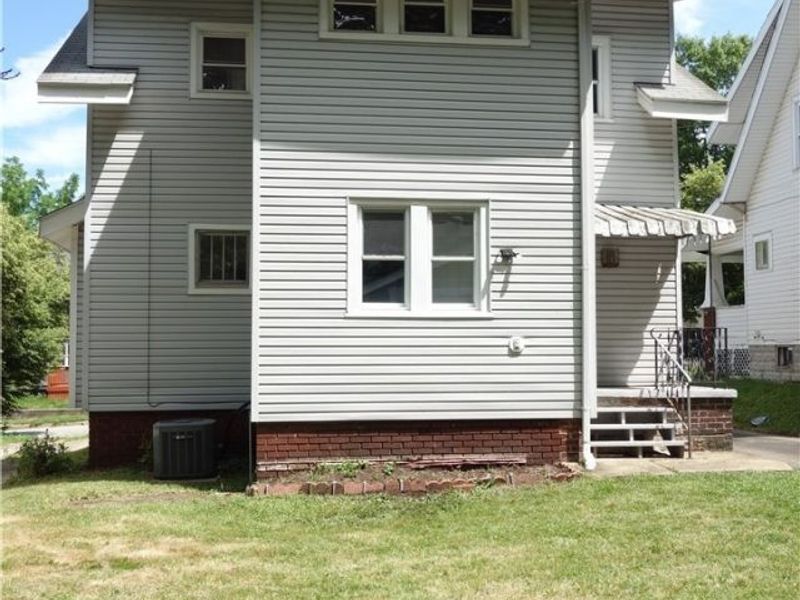34 E Rosewood Avenue, Akron, OH 44301 Photo 26