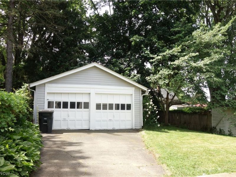 34 E Rosewood Avenue, Akron, OH 44301 Photo 3