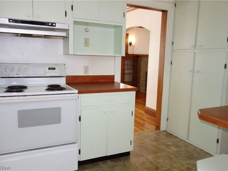 34 E Rosewood Avenue, Akron, OH 44301 Photo 9