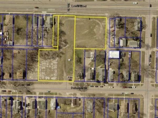 904-822-821 Lewis Blvd Dubuque St, Sioux City, IA 51105