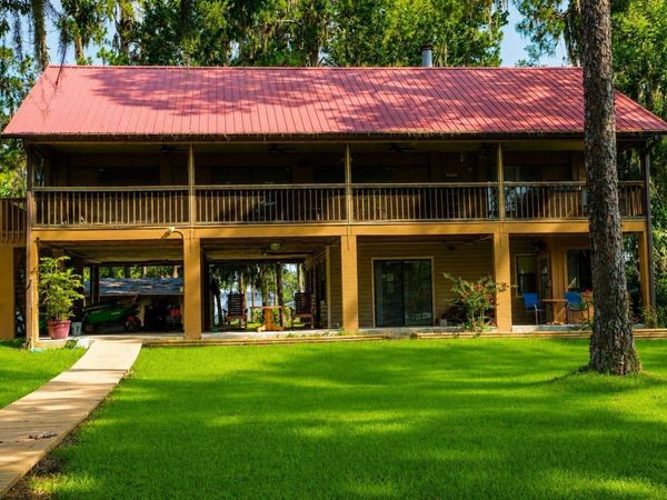 303 RILEY LAKE DRIVE, HAWTHORNE, FL 32640