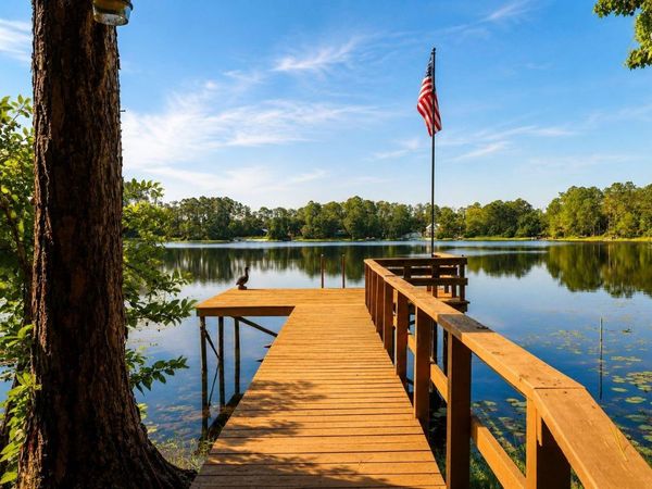 303 RILEY LAKE DRIVE, HAWTHORNE, FL 32640