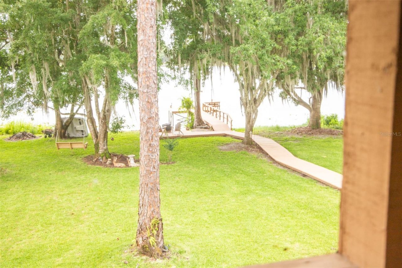 303 Riley Lake Drive, Hawthorne, FL 32640 Photo