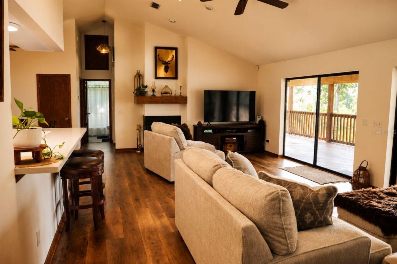 303 Riley Lake Drive, Hawthorne, FL 32640 Photo