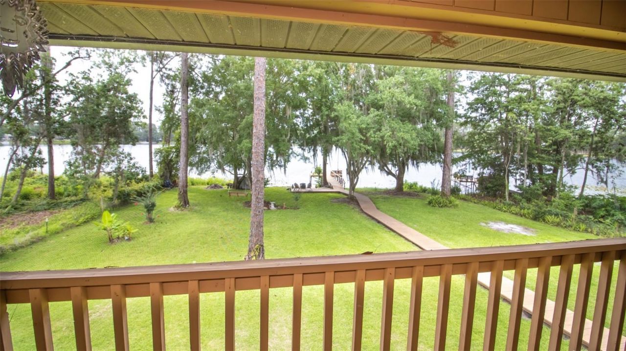 303 Riley Lake Drive, Hawthorne, FL 32640 Photo