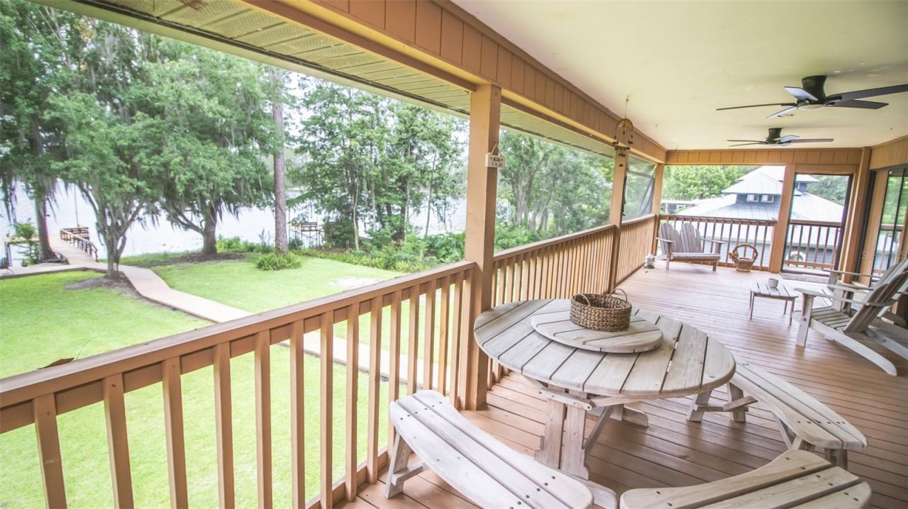303 Riley Lake Drive, Hawthorne, FL 32640 Photo