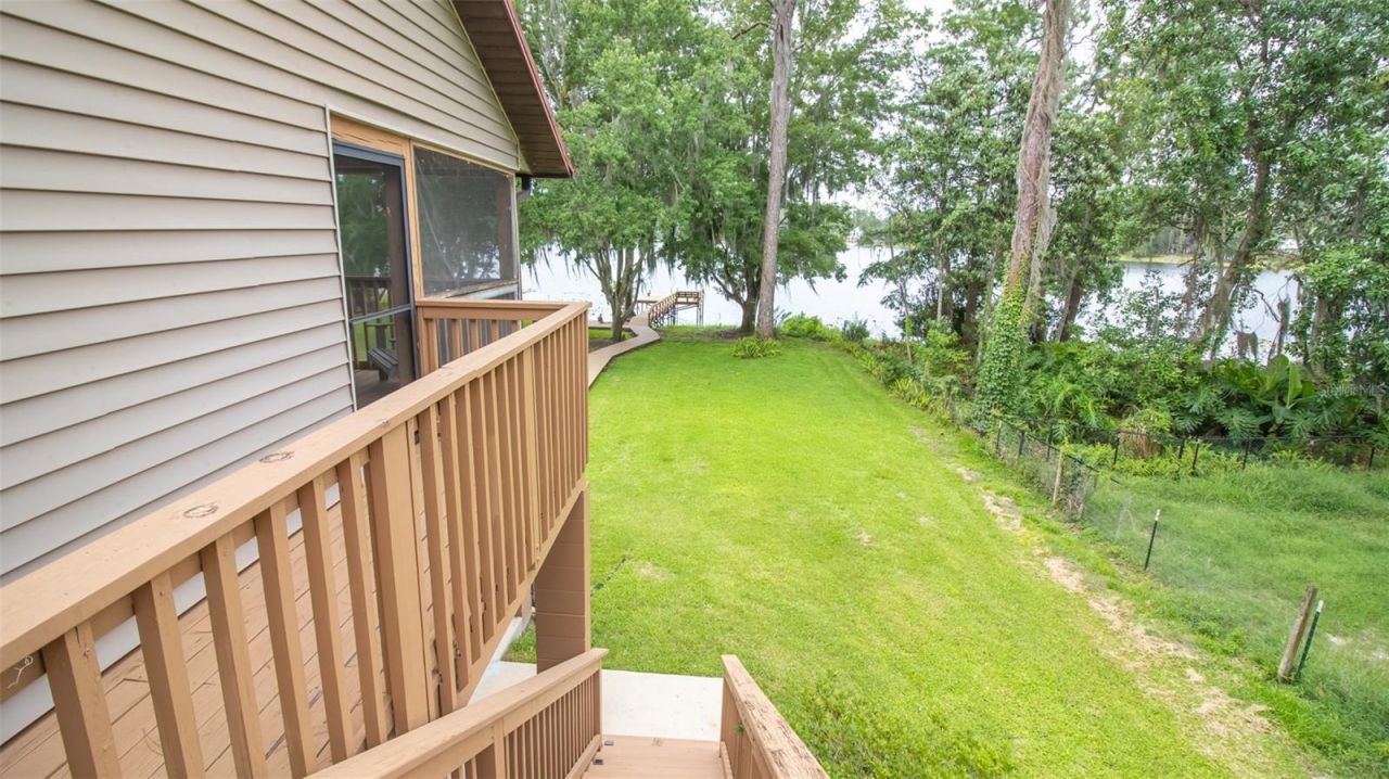 303 Riley Lake Drive, Hawthorne, FL 32640 Photo