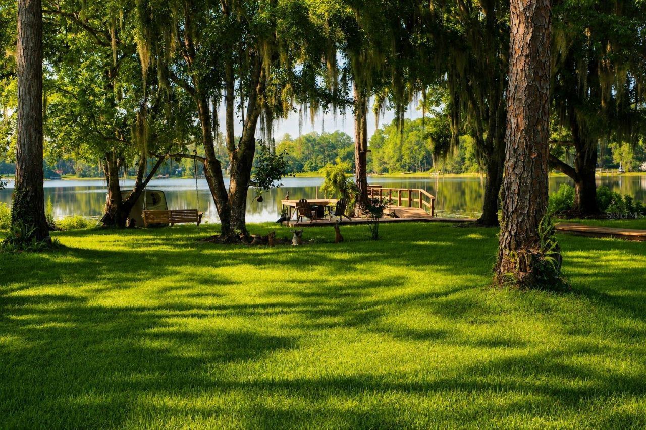 303 Riley Lake Drive, Hawthorne, FL 32640 Photo