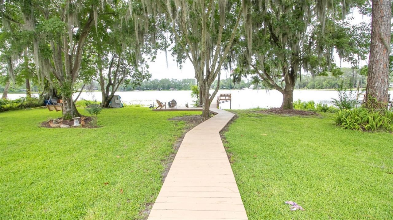 303 Riley Lake Drive , Hawthorne, FL 32640 Photo
