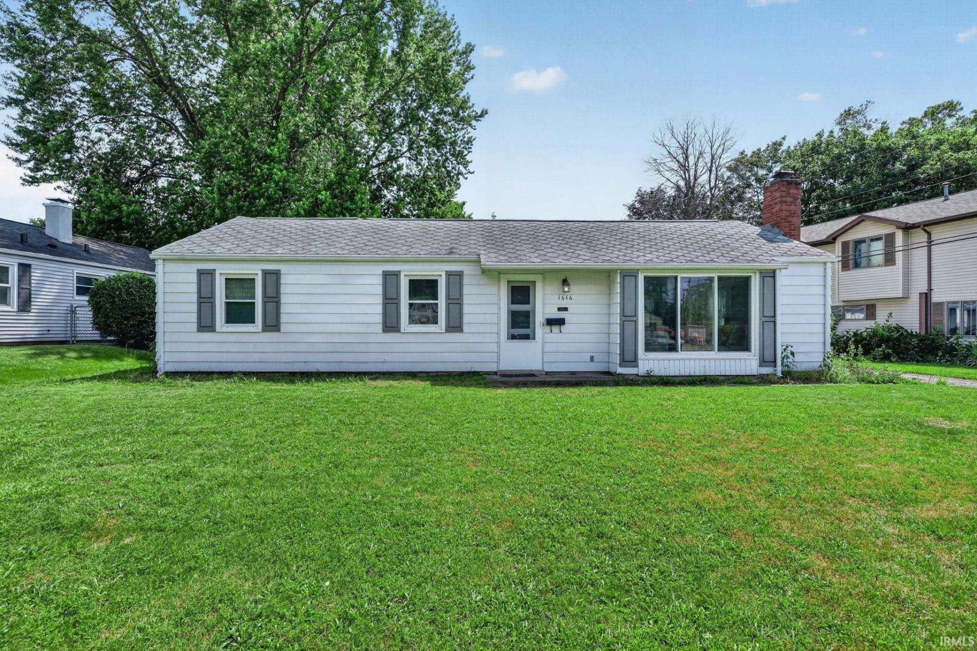 1616 Southeast Drive, South Bend, IN 46614 Main Photo