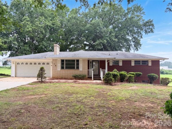 1580 W Cloaninger Avenue , Statesville, NC 28625
