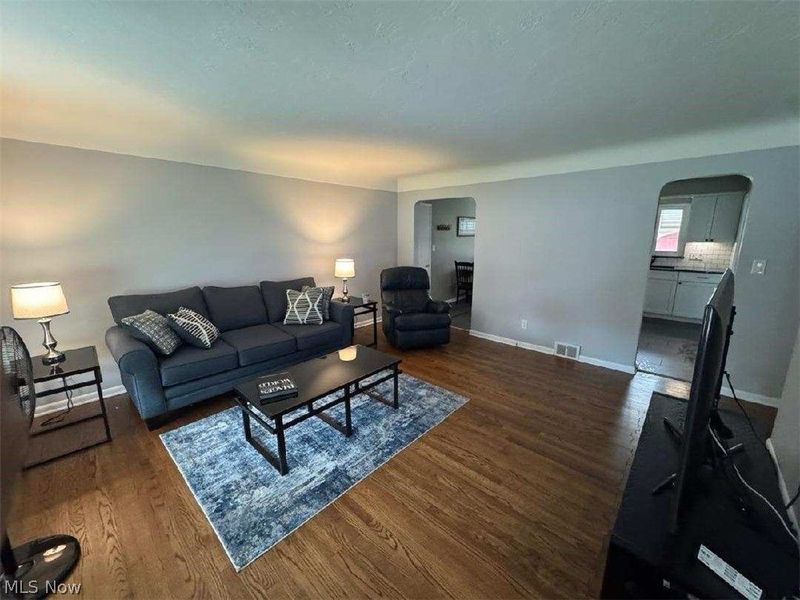 7287 Maplewood Road, Parma, OH 44130 Photo 3