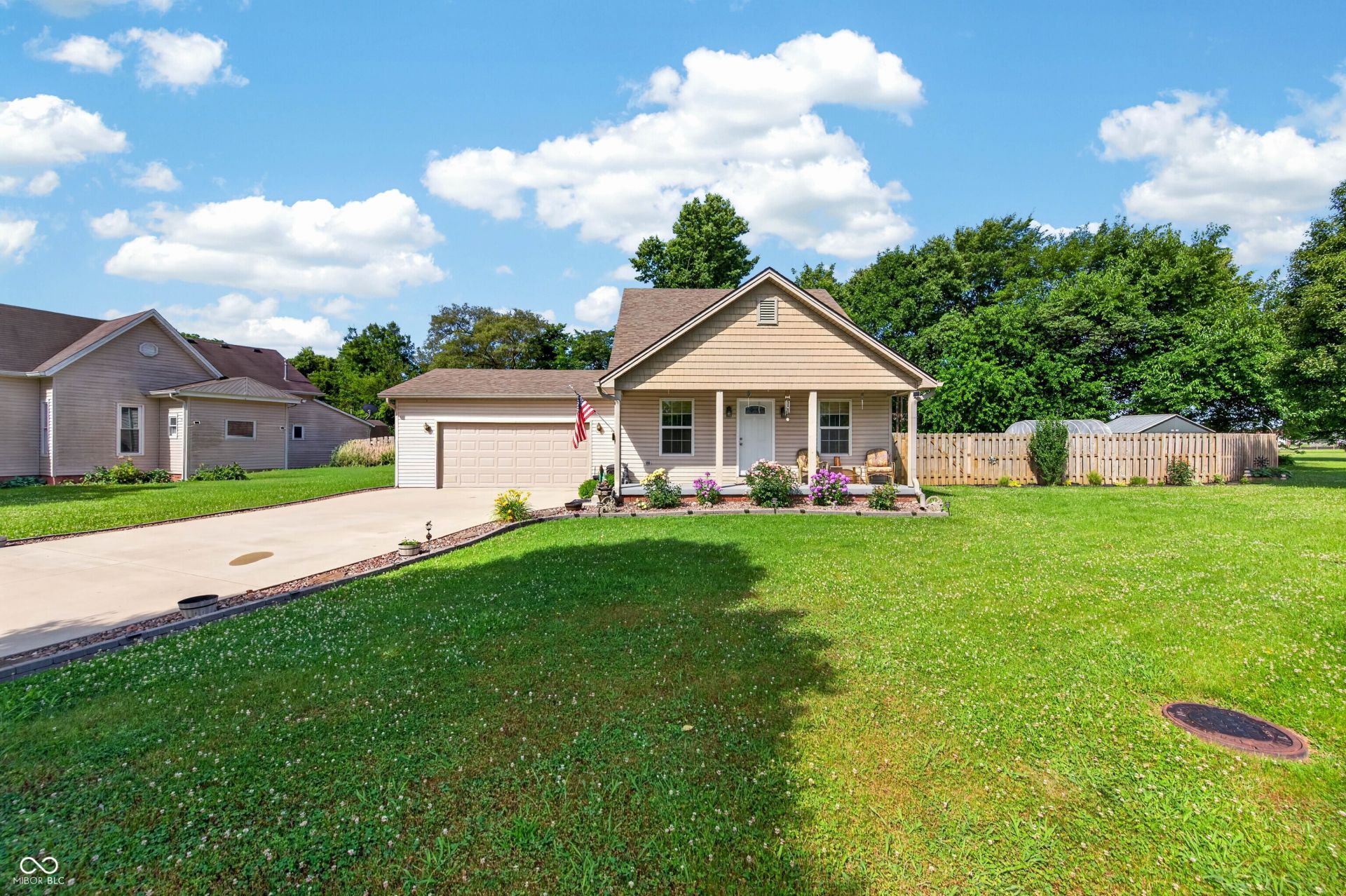 1098 Wilson Way, Franklin, IN 46131 Main Photo