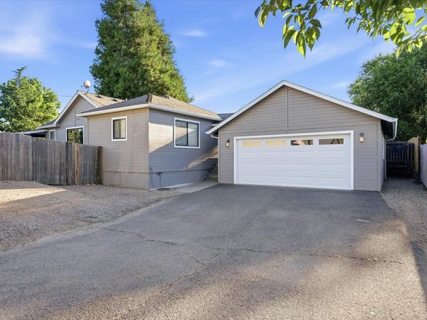 1908 Cunningham Avenue, Medford, OR 97501