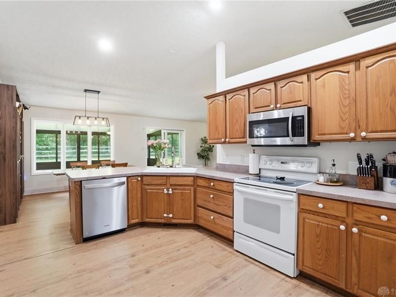 332 Skinner Drive, Trotwood, OH 45426 Photo 8