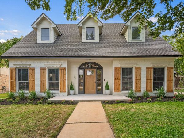 1102 Twin Creek DR, Pflugerville, TX 78660