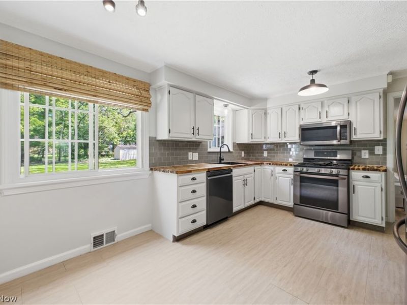 8021 Middlesex Road, Mentor, OH 44060 Photo 5