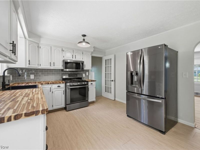 8021 Middlesex Road, Mentor, OH 44060 Photo 6
