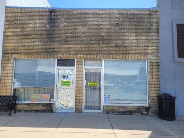 107 S Main Street , Miami, OK 74354