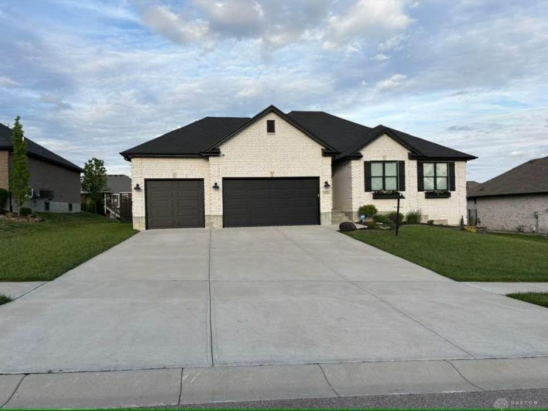 139 Wolf Creek Court, Carlisle, OH 45005 Photo 1