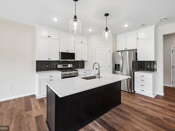 8982 Parkview Circle, Chisago City, MN 55013