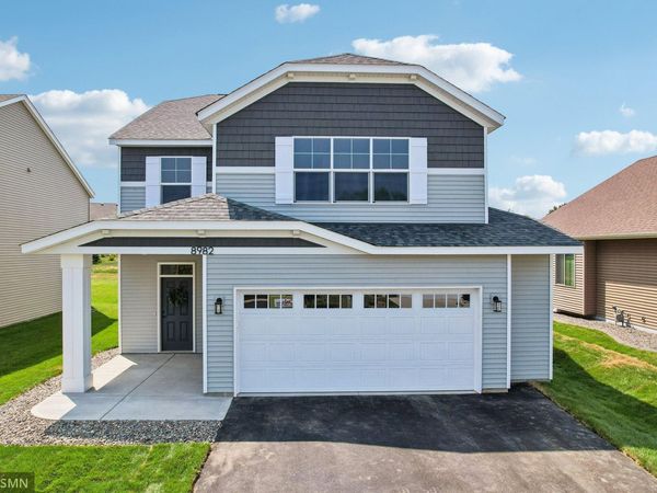 8982 Parkview Circle, Chisago City, MN 55013
