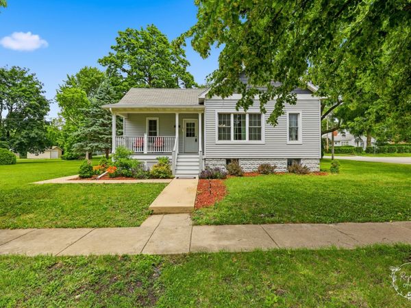 423 E Front Street , Gilman, IL 60938