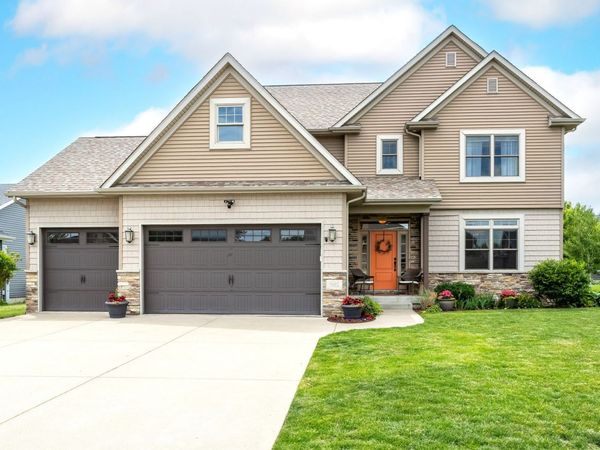 5882 Vanderginst Court , Bettendorf, IA 52722