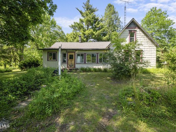 1464 Berkey Road, Swanton, OH 43558