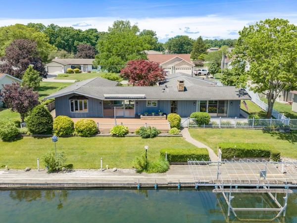 68911 Island Drive, Edwardsburg, MI 49112