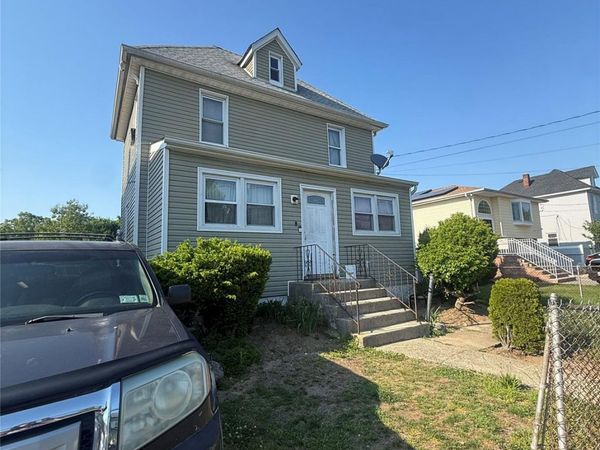 39 Pleasant Avenue , Roosevelt, NY 11575