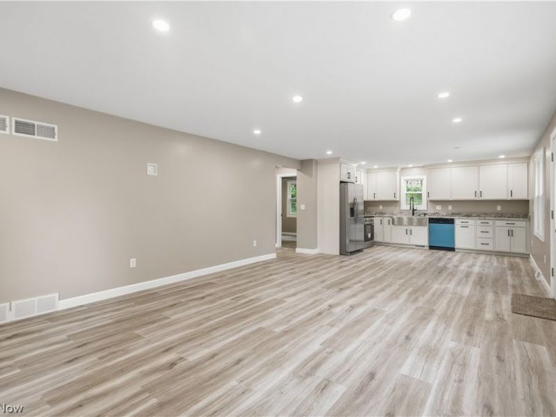 17366 Market Street, Lake Milton, OH 44429 Photo 5