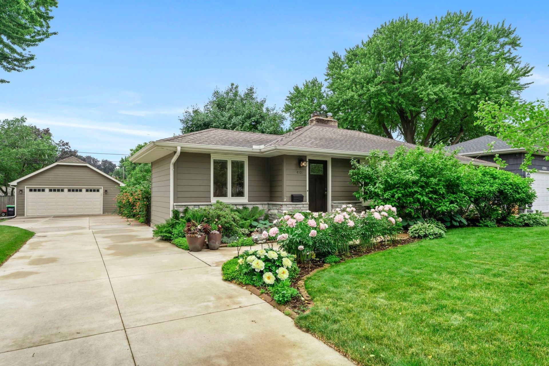 4705 Valley View Road Edina, MN 55424